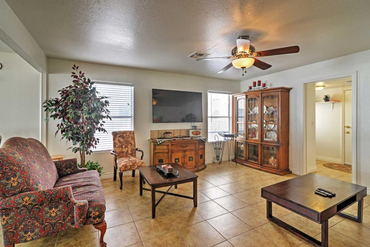 Spacious Las Vegas Home - Near Golfing And Hiking! 외부 사진